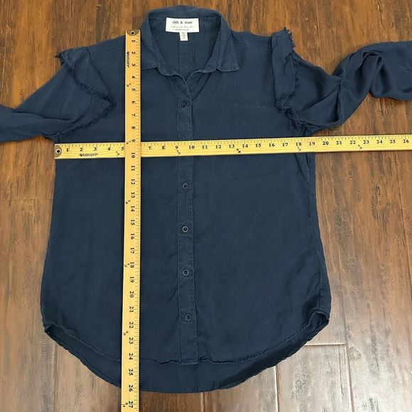 ANTHROPOLOGIE CLOTH & STONE L/S Frayed Ruffle Button Down Shirt in Navy - Picture 10 of 10